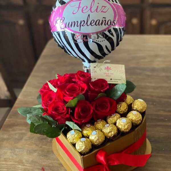 Corazon de 12 Rosas Rojas Importadas + Bombones + Globo