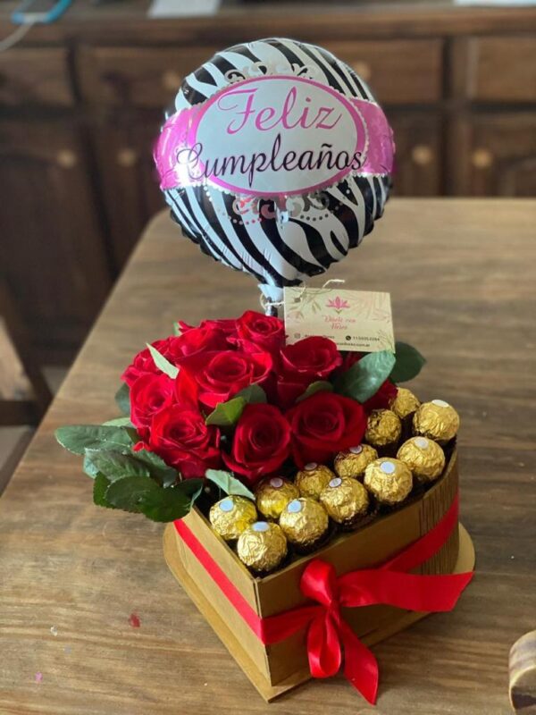 Corazon de 12 Rosas Rojas Importadas + Bombones + Globo