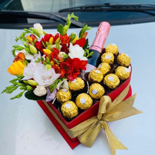 Corazon de Fresias Perfumadas + Bombones + Chandon 187 ml