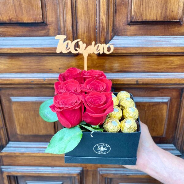Box de Rosas + Bombones + Topper