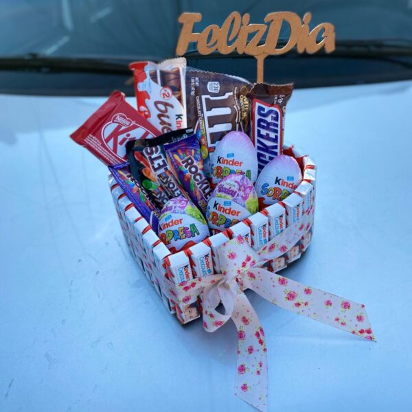 Corazon Kinder Premium + Dulces + Topper " Feliz Dia"