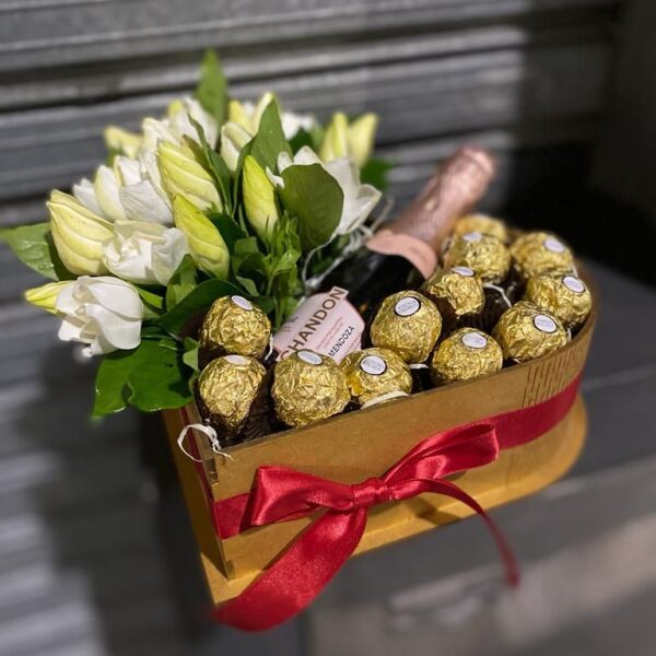 Corazon de Jazmines + Chandon 187 ml + Ferrero Rocher