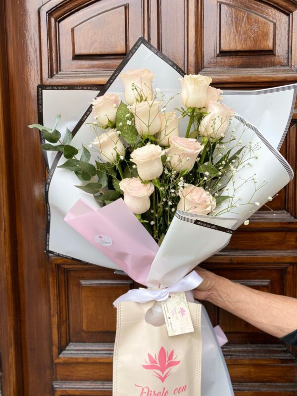 12 Rosas Importadas Champagne + Ferrero Rocher ( 8 unidades)