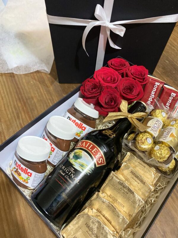 Box Deluxe - Rosas + Baileys + Nutella + Bombones