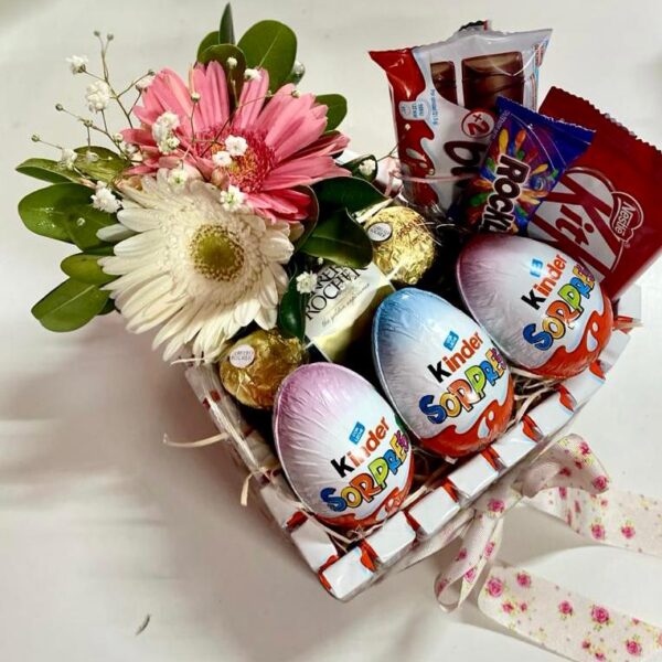 Corazon Kinder + Golosinas + Gerberas