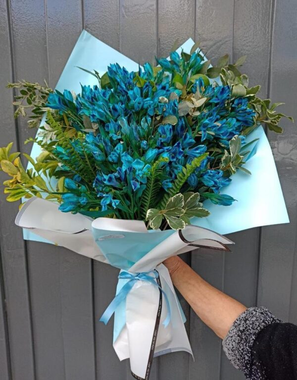 Ramo de Astromelias Azules