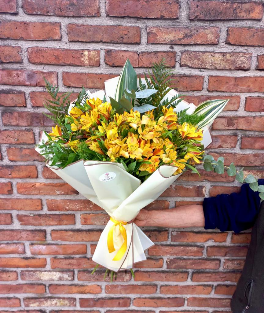 Ramo de Astromelias Amarillas - Díselo con Flores