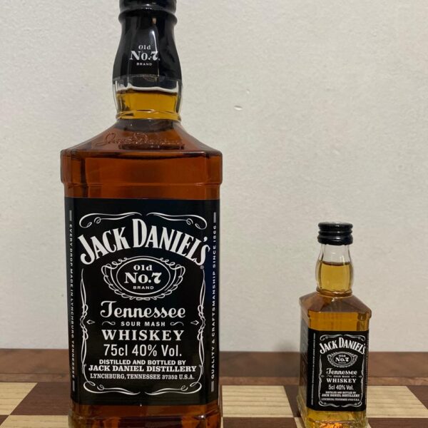 Jack Daniels Nro 7  de 750 ml + Miniatura
