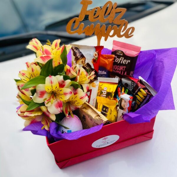 Box de Golosinas + Astromelias + Topper " Feliz Cumple"