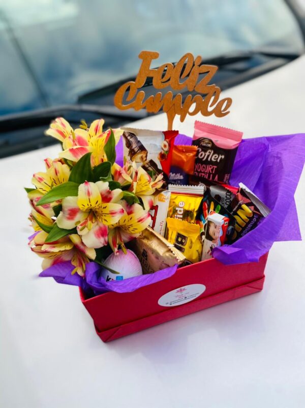 Box de Golosinas + Astromelias + Topper " Feliz Cumple"