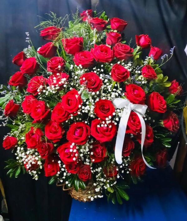 Canasta de 50 Rosas Rojas Nacionales