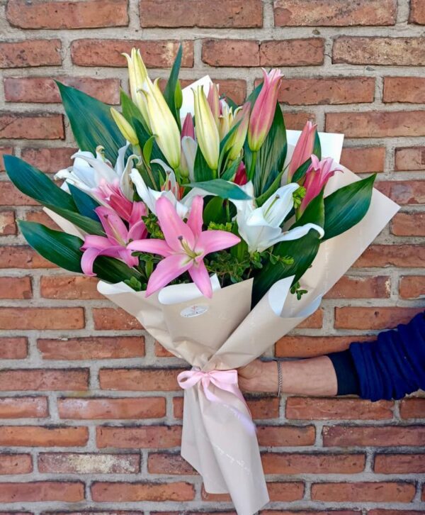 Ramo de 12 Liliums Perfumados ( Rosados y Blancos)