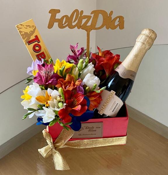 Box de Fresias + Toblerone + Chandon Extra Brut + Topper