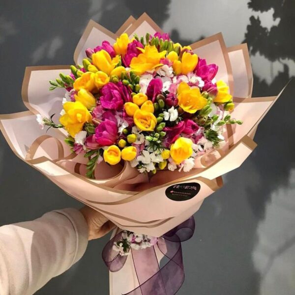 Ramo de 100 Fresias Premium