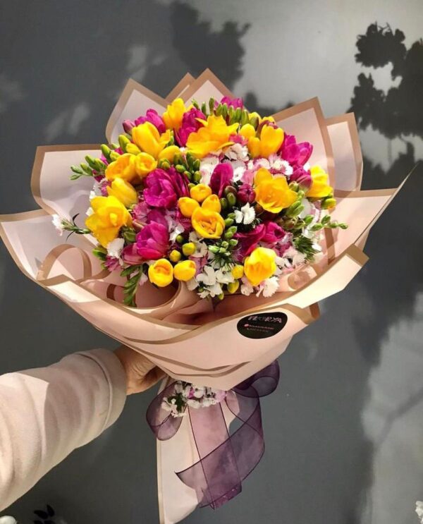 Ramo de 100 Fresias Premium