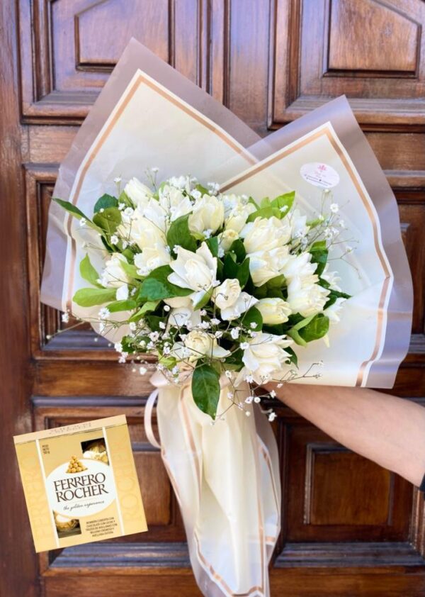 Ramo de 25 Jazmines Perfumados + Ferrero Rocher ( 4 unidades)