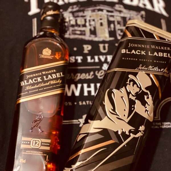 Johnnie Walker Black Label 750 ml en Estuche de Lata – Edición Especial –