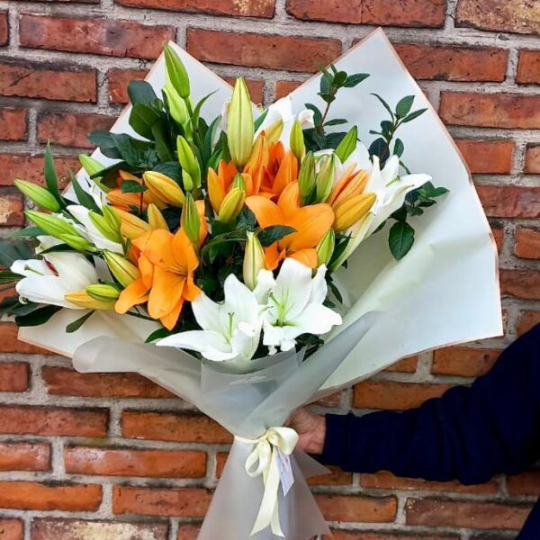 Ramo de 12 varas de Liliums