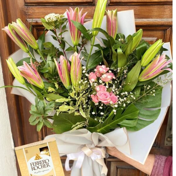 Ramo de Lilium + Bombones