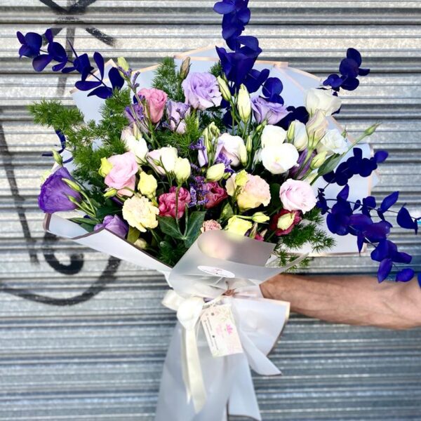 Ramo de Lincianthus en Papel Boop