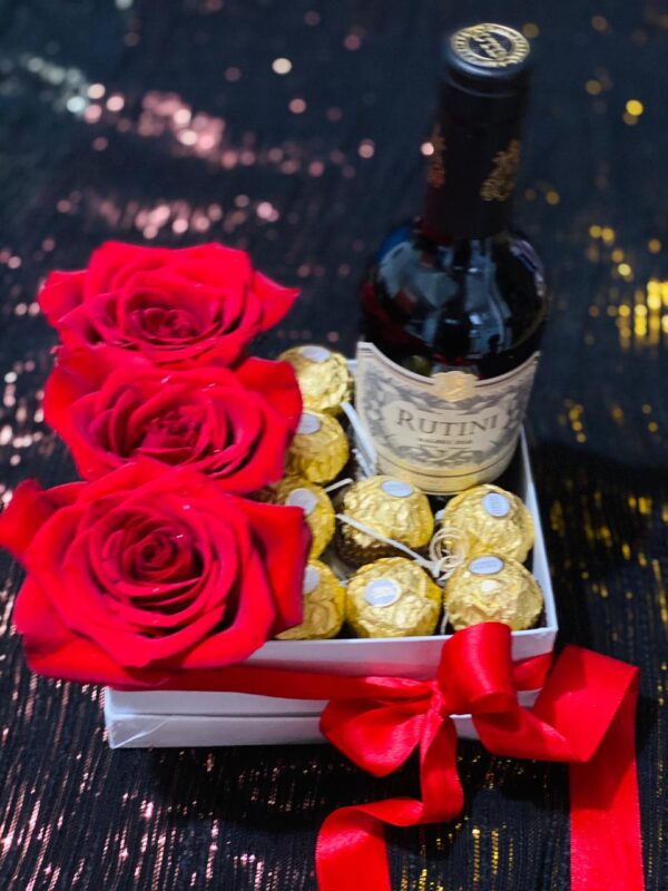 Box Rosas Importadas + Bombones + Rutini 375 ml