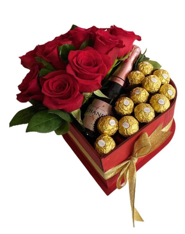 Corazon de 12 Rosas Rojas NACIONALES + Bombones + Chandon Rose 187 ml