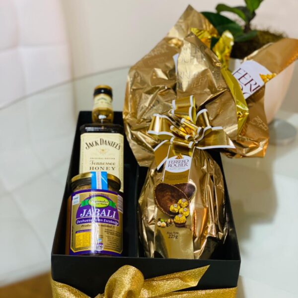 Box Black - Huevo Ferrero Rocher 225 g + Jack Daniels Honey + Delicatessen