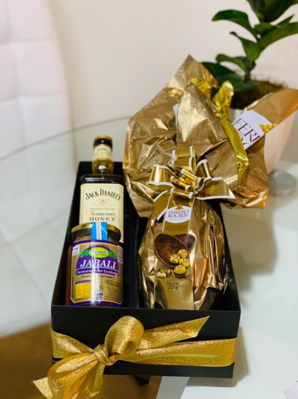 Box Black - Huevo Ferrero Rocher 225 g + Jack Daniels Honey + Delicatessen