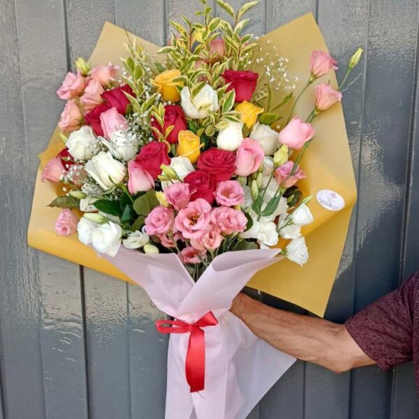 Ramo Multicolor de Rosas Nacionales y Lincianthus