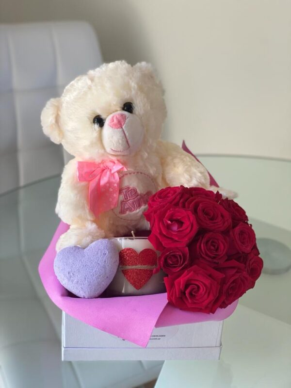 Box Diselo con Flores - Rosas + Peluche + Vela Aromatica Organica de Soja