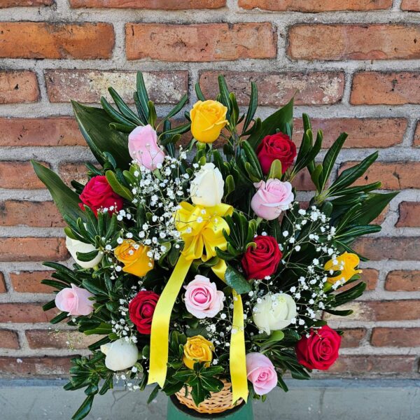 Canasta Multicolor de Rosas Nacionales