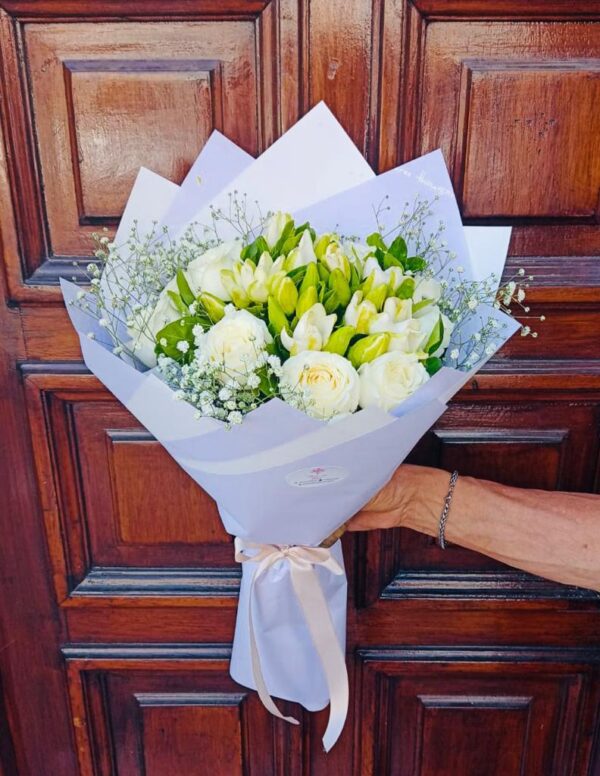 Ramo de Jazmines y Rosas Blancas