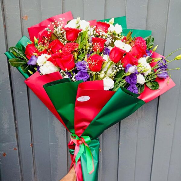 Ramo de Rosas Rojas + Linsianthus - Navidad 2024