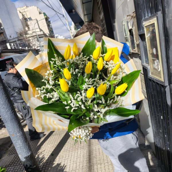 Ramo de 12 Tulipanes Amarillos