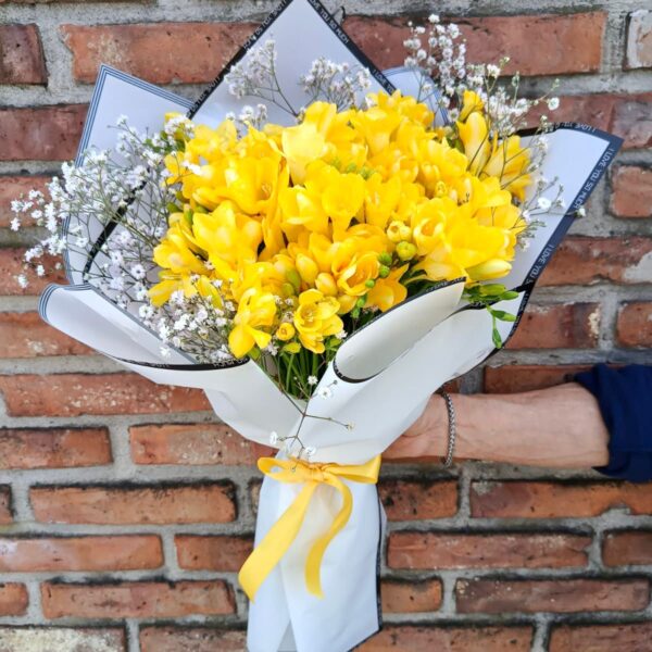 Ramo de 25 Fresias Amarillas
