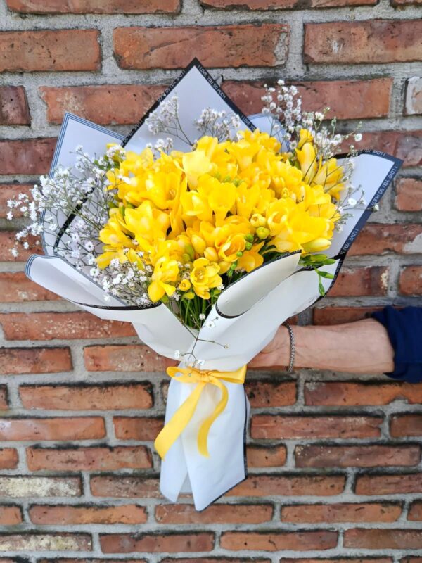Ramo de 25 Fresias Amarillas