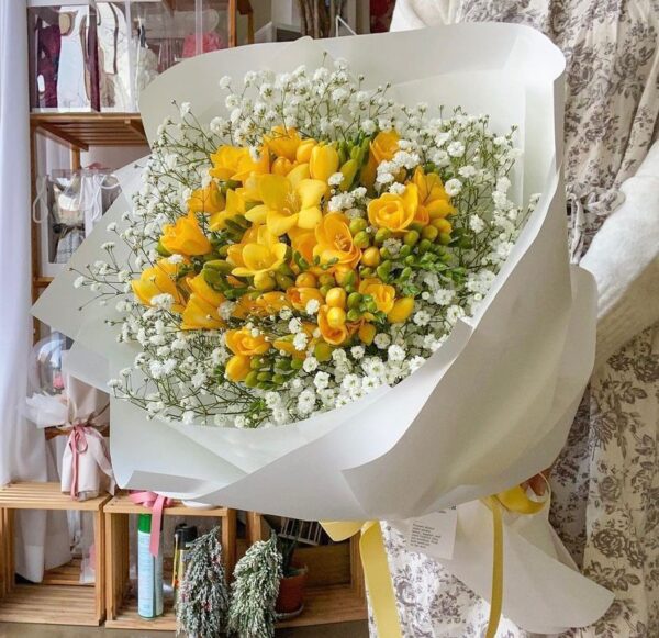 Ramo de 50 Fresias Amarillas Perfumadas