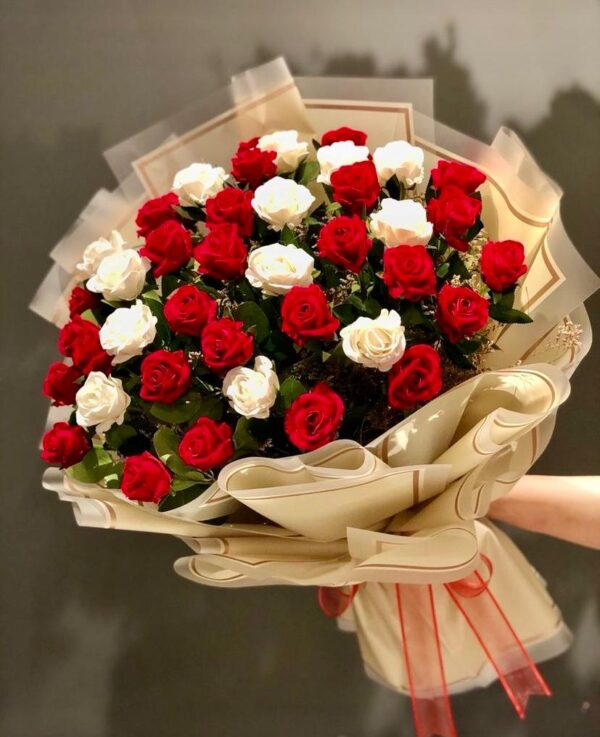 50 Rosas Importadas Rojas y Blancas