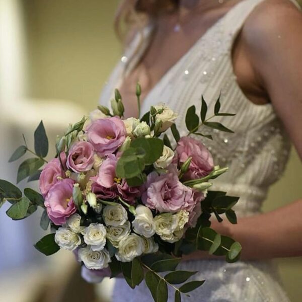 Ramo de Novia de Lisianthus y Rosas Sprite