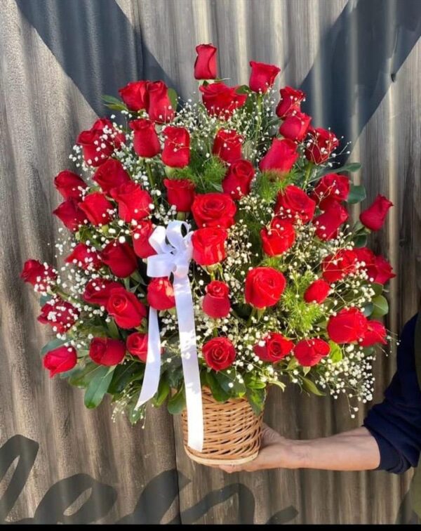 Canasta de 50 Rosas Importadas
