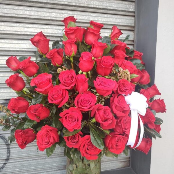 Jarron de 36 Rosas Rojas Importadas