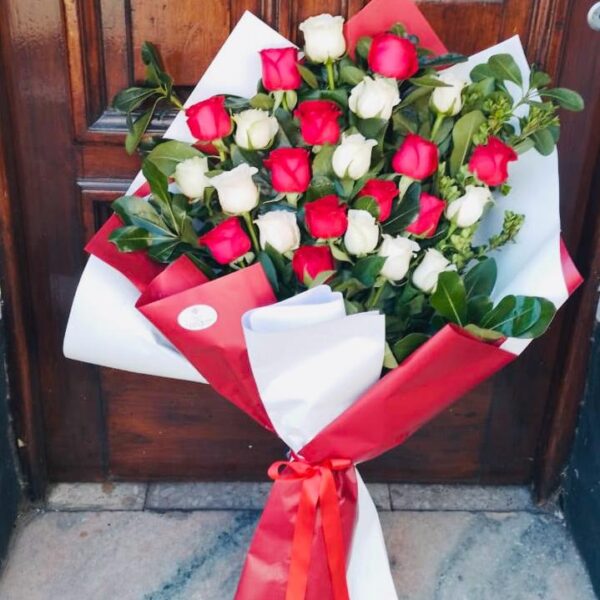 24 Rosas Nacionales ( 12 Rojas y 12 Blancas)