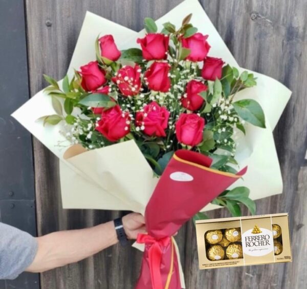12 Rosas Rojas Nacionales + Bombones ( 8 u)