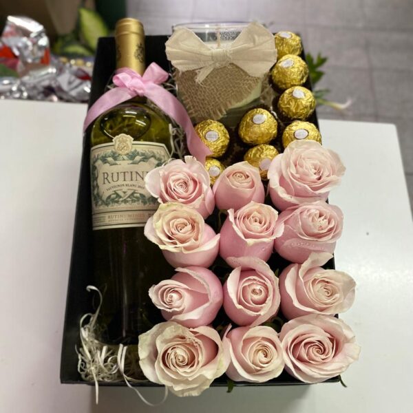 Estuche Premium - Rosas, Rutini, Bombones y Vela Aromatica