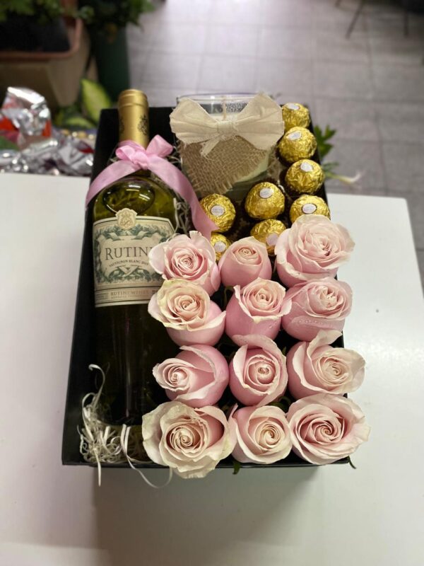 Estuche Premium - Rosas, Rutini, Bombones y Vela Aromatica