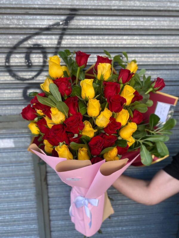 50 Rosas Nacionales Amarillas y Rojas