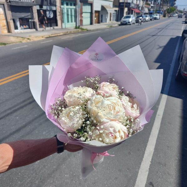 Ramo de 6 Peonias Blancas