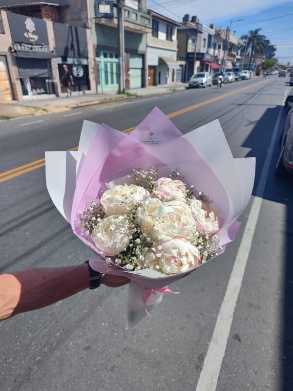 Ramo de 6 Peonias Blancas
