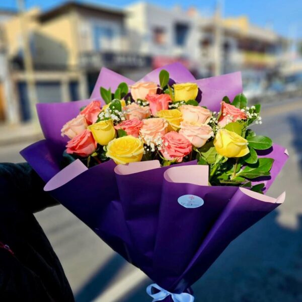 Ramo de 18 Rosas Importadas de Colores