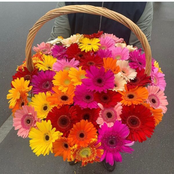 Canasta Multicolor de Gerberas